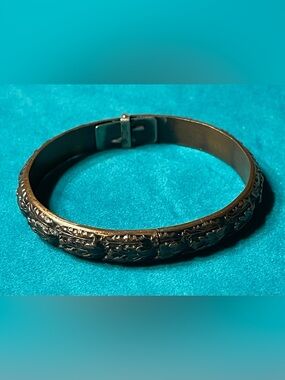 COPPER ABSTRACT ETCHED LEAF HINGED BANGLE/ WHITING DAVIS CO/ SIGNED / 7 1/2”